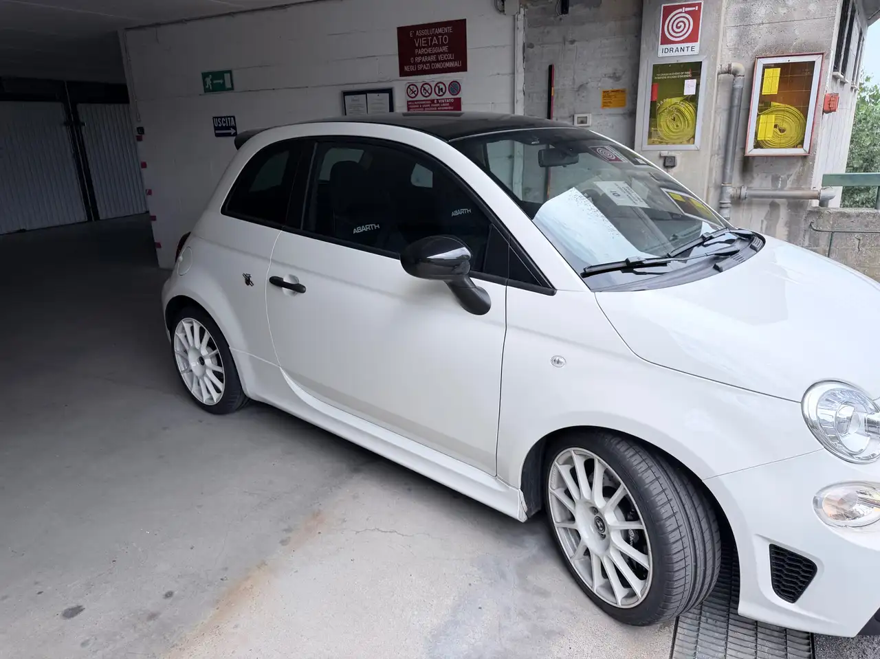 Abarth 695 2023