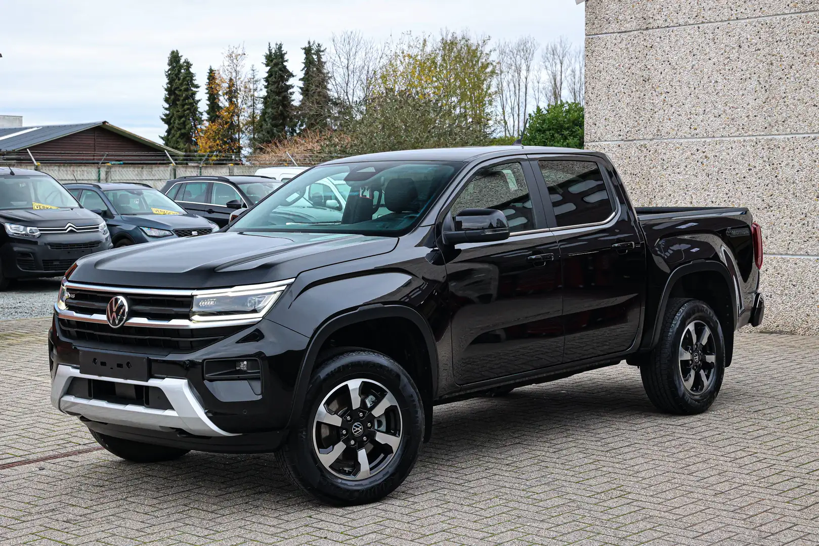 Volkswagen Amarok LEDER-ALCANTARA*3500KG-TREKGEW*BTW-WAGEN*CAMERA* Zwart - 1