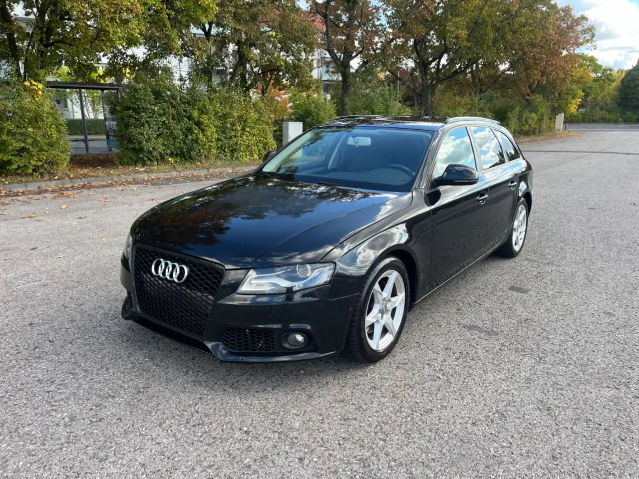 Audi A4 Avant Ambition, Xenon, AHK, PDC, Sitzheizung — photo 1 of 13