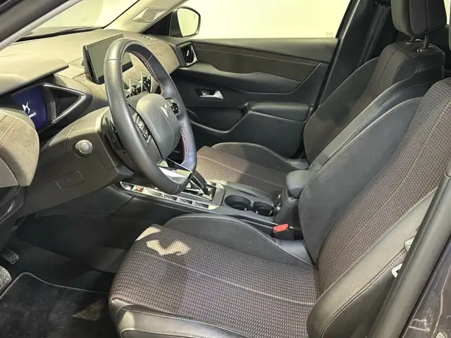 DS Automobiles DS 3 view 9