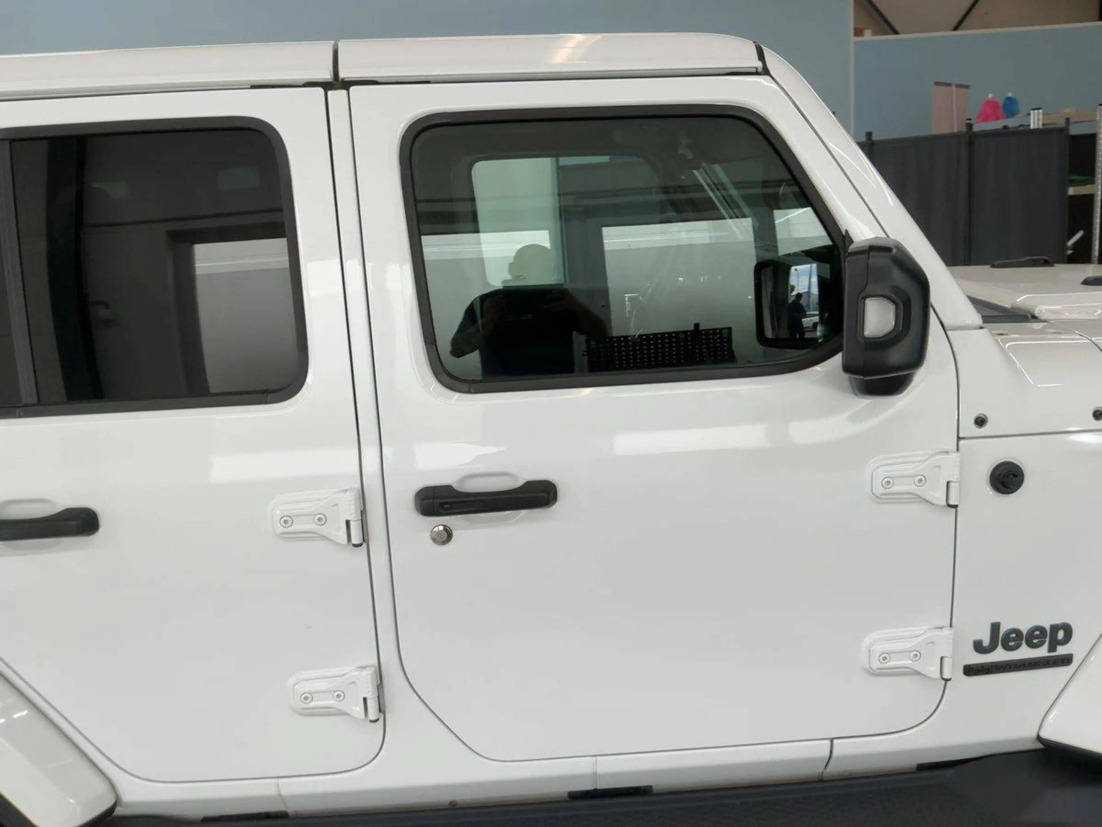 Jeep Wrangler Plug-In Hybrid 80th Anniversary 4xe — photo 8