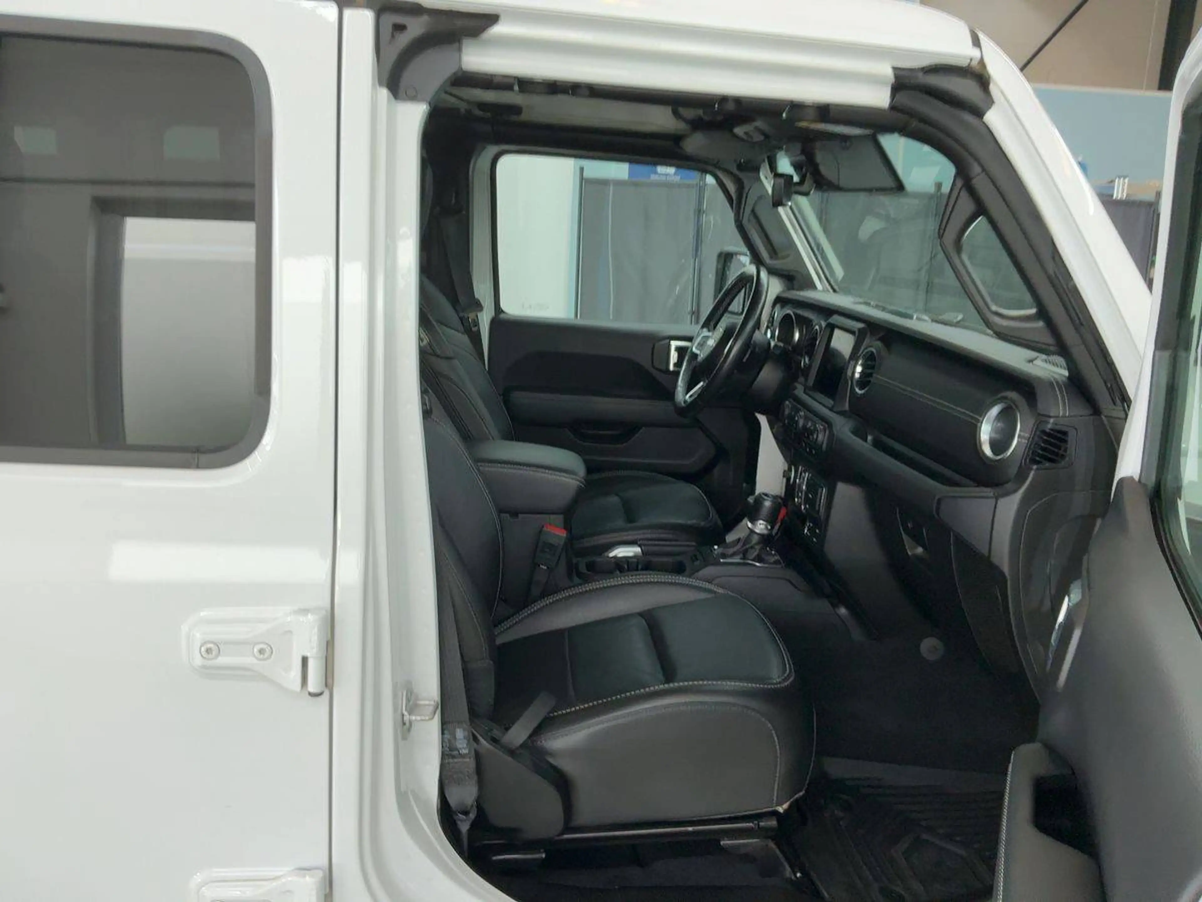 Jeep Wrangler Plug-In Hybrid 80th Anniversary 4xe — photo 13