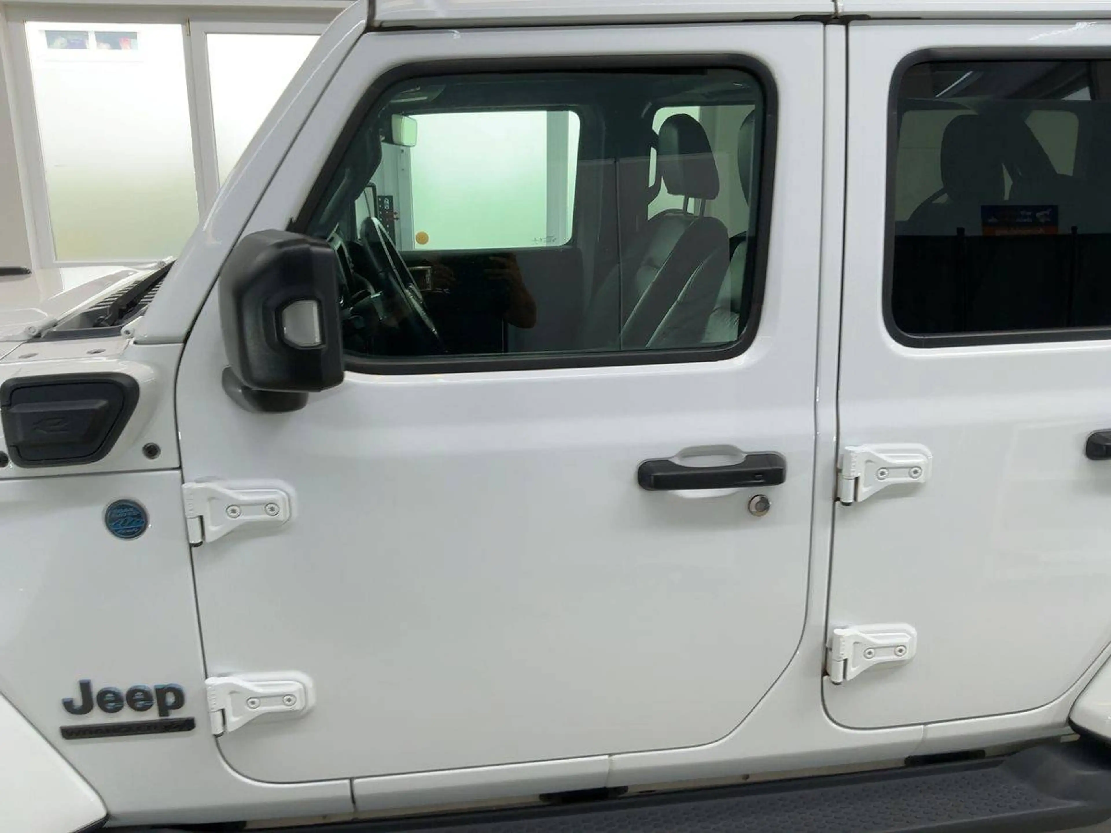 Jeep Wrangler Plug-In Hybrid 80th Anniversary 4xe — photo 7