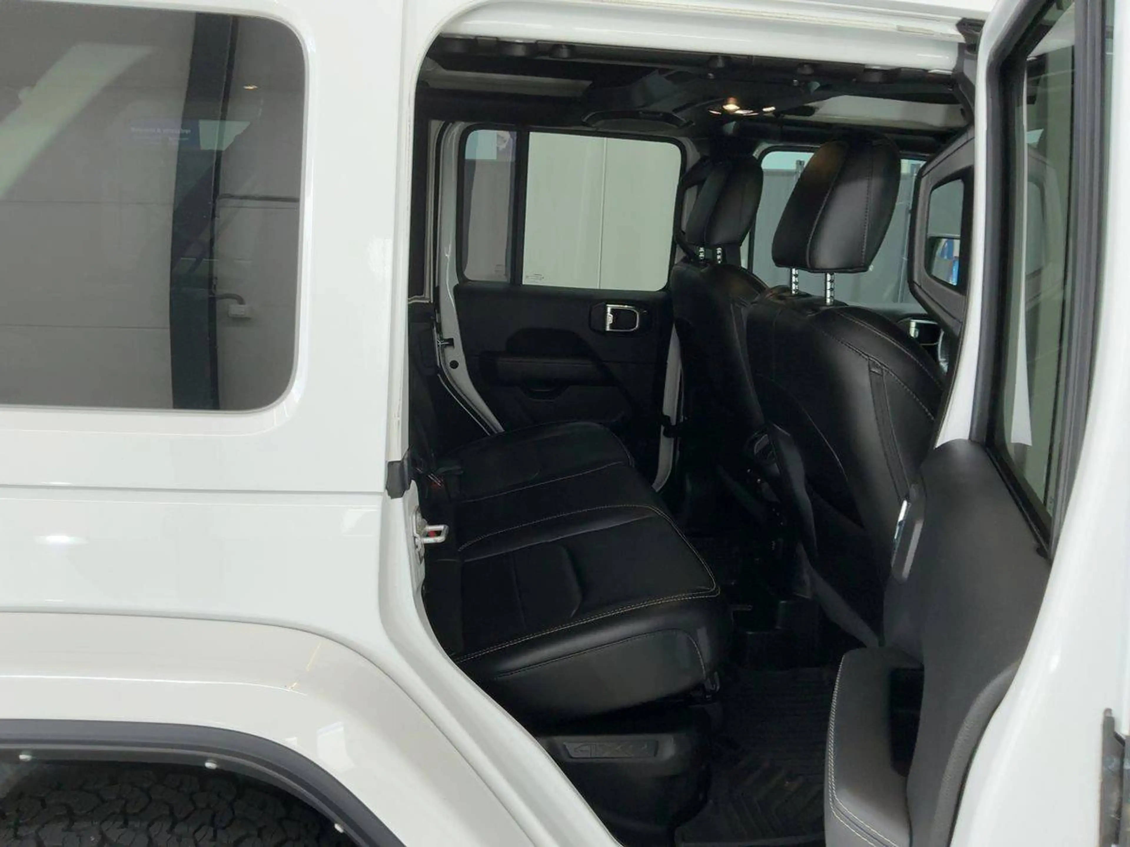 Jeep Wrangler Plug-In Hybrid 80th Anniversary 4xe — photo 15