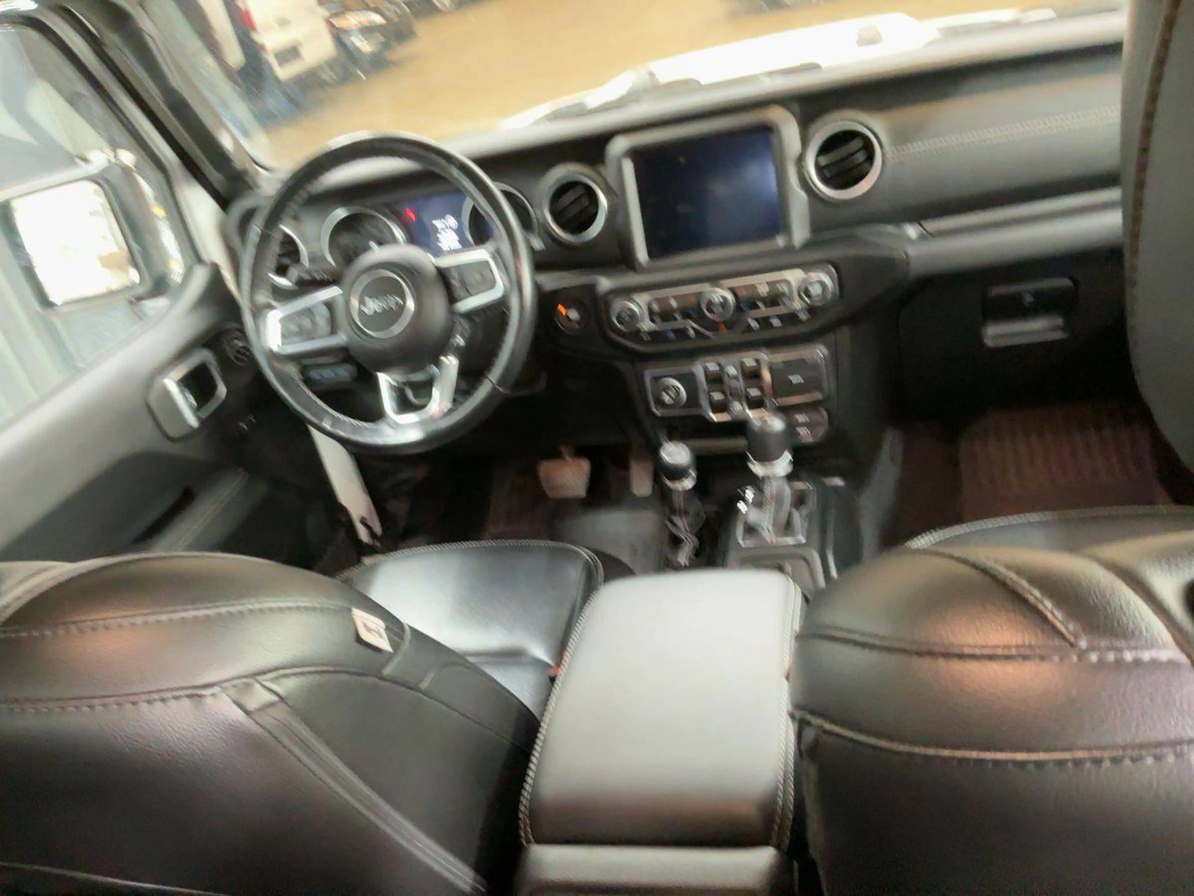 Jeep Wrangler Plug-In Hybrid 80th Anniversary 4xe — photo 10