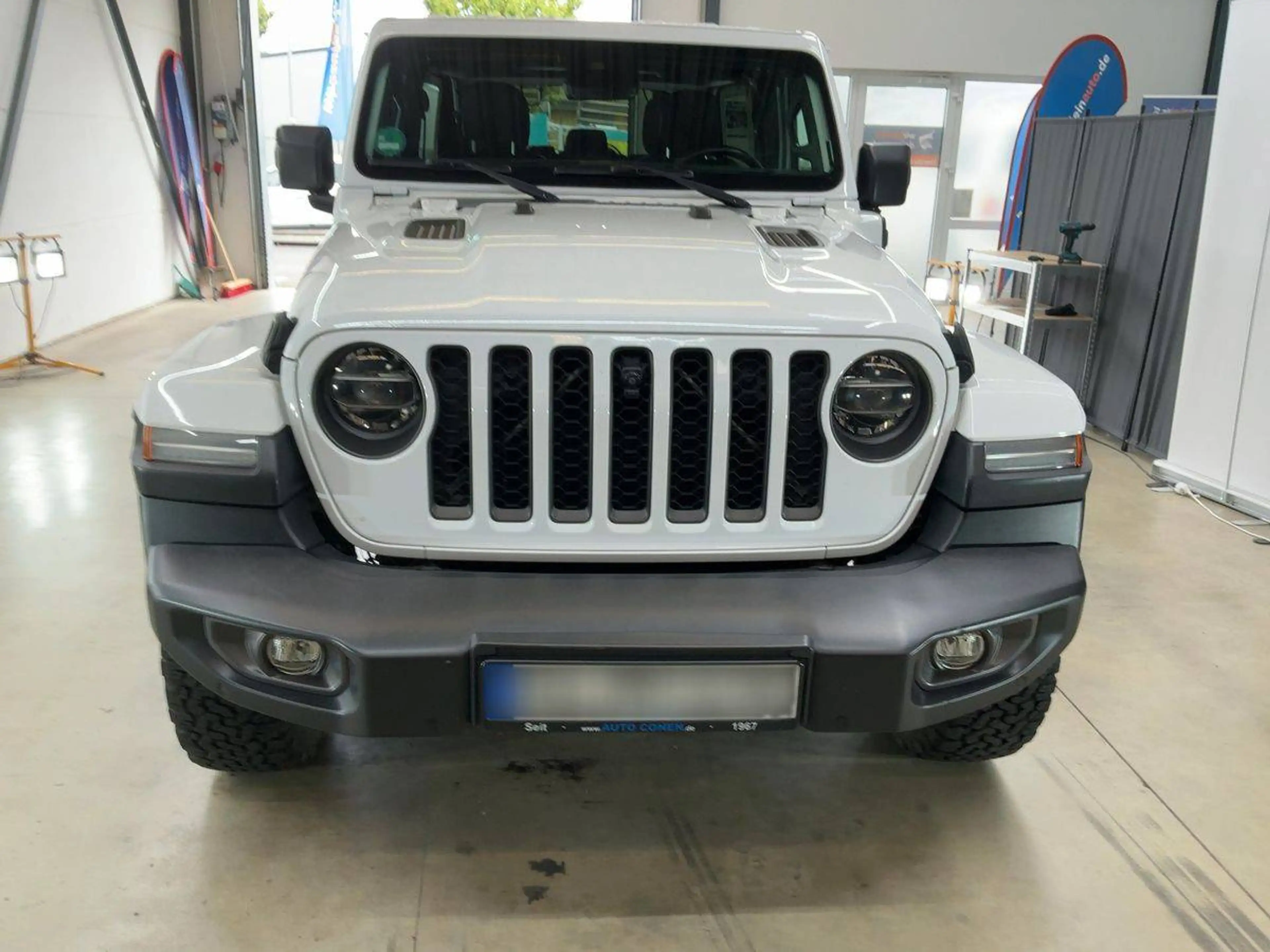 Jeep Wrangler Plug-In Hybrid 80th Anniversary 4xe — photo 5