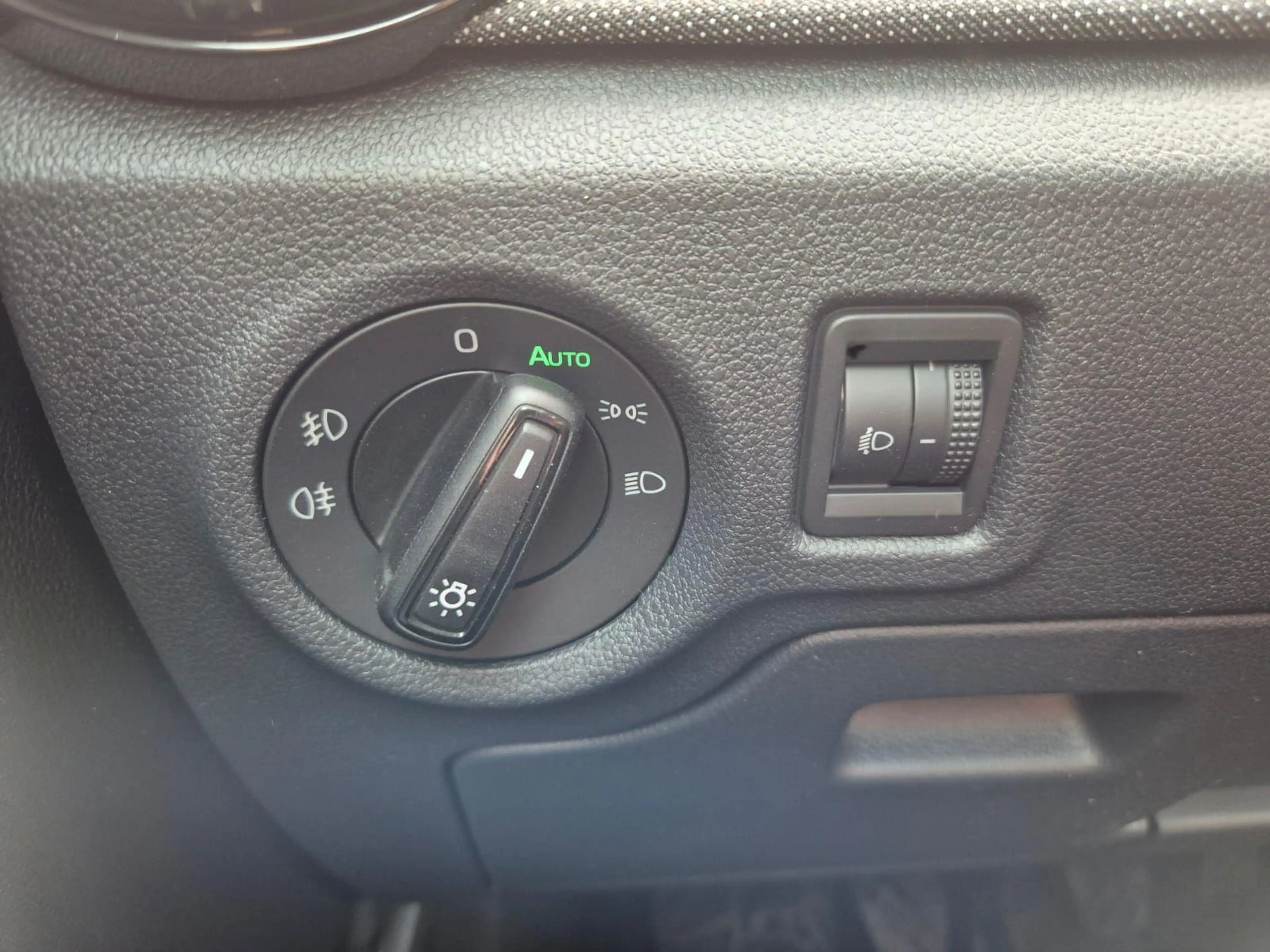 Skoda Fabia 1.0 TSI 95PS Selection 5-türig Rückf.Kamera Par... — photo 14
