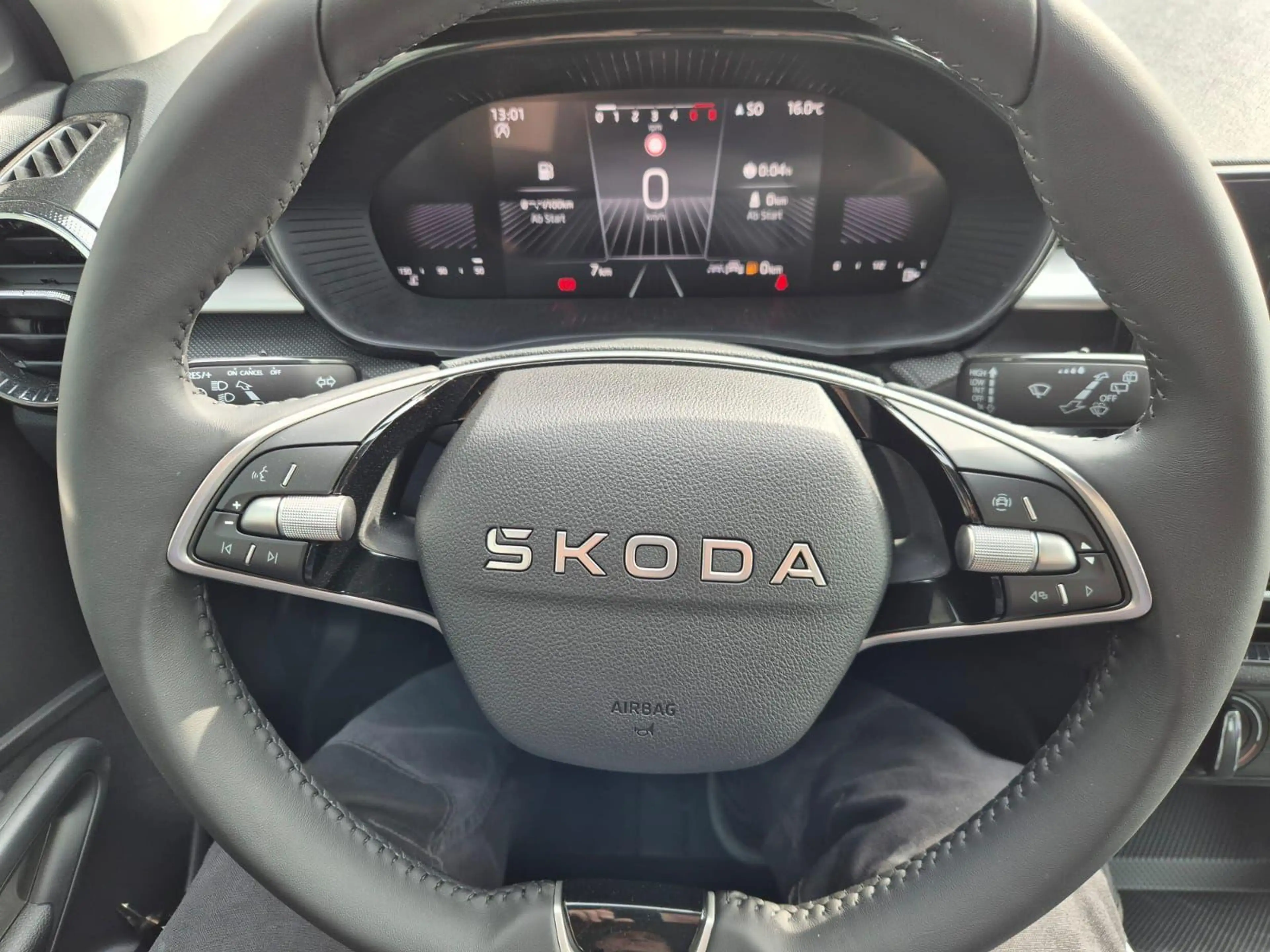 Skoda Fabia 1.0 TSI 95PS Selection 5-türig Rückf.Kamera Par... — photo 15