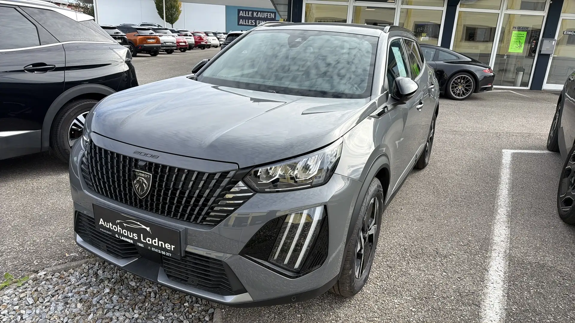 Peugeot 2008 e-2008 54kWh Allure Grau - 2