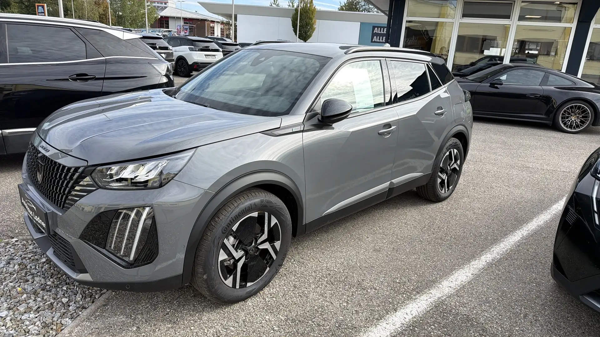 Peugeot 2008 e-2008 54kWh Allure Grau - 1
