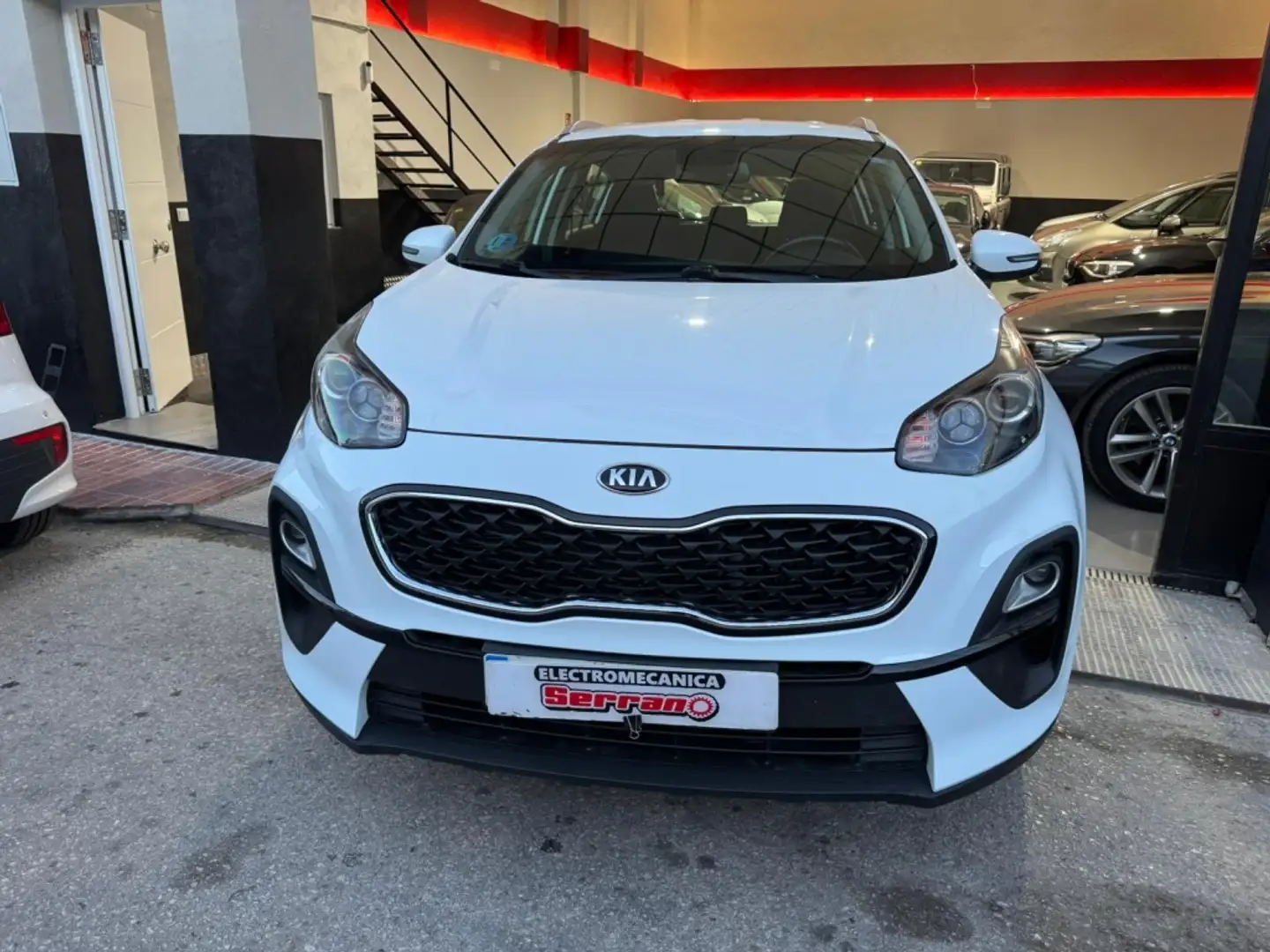 Kia Sportage 1.6 MHEV Black Edition 4x2 136 Blanc - 1