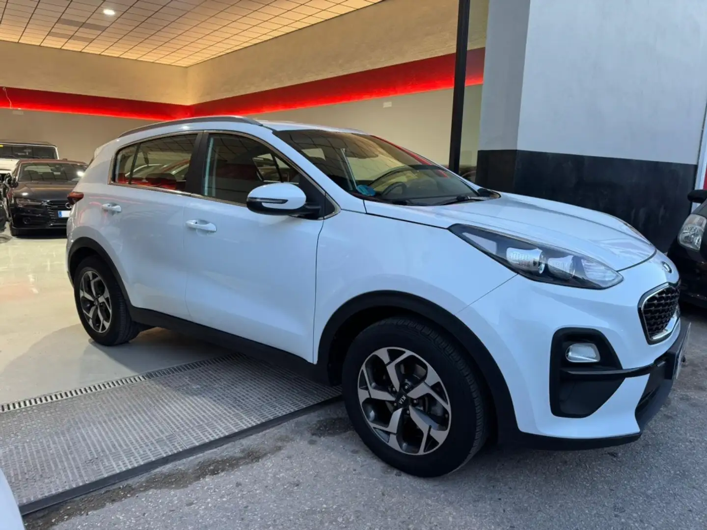 Kia Sportage 1.6 MHEV Black Edition 4x2 136 Blanc - 2