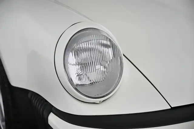 Porsche 911 view 27