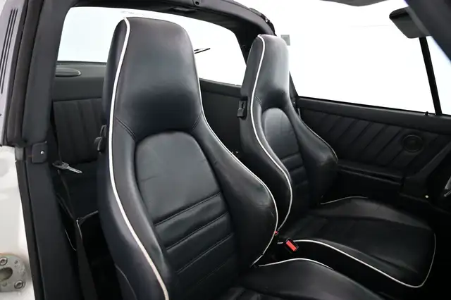 Porsche 911 view 30