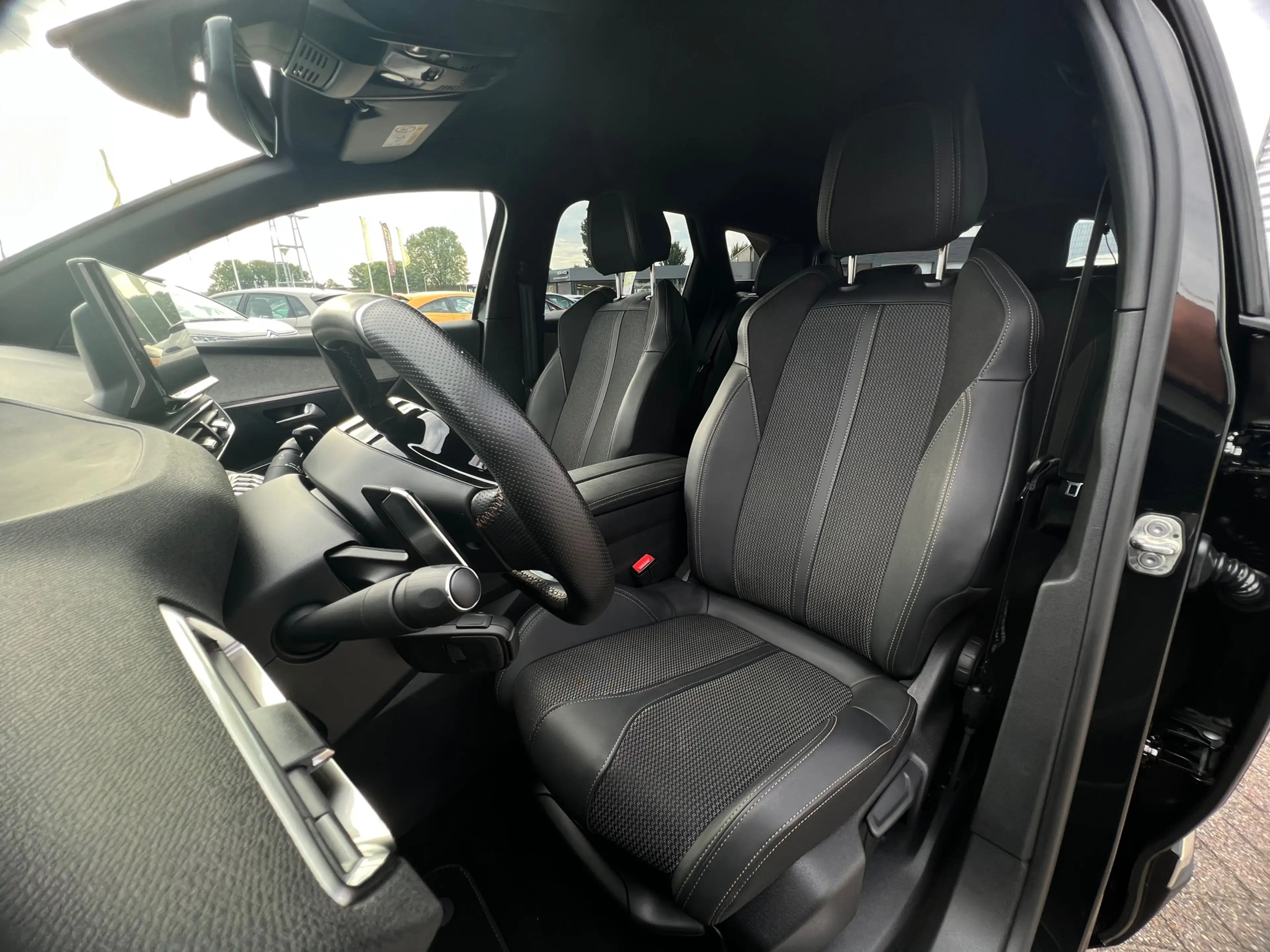 Peugeot 3008 1.2 Hybrid 145PK GT | Navigatie | Adaptieve Cruise — photo 12