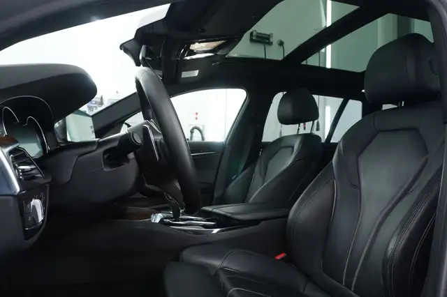 BMW 5 Series view 28