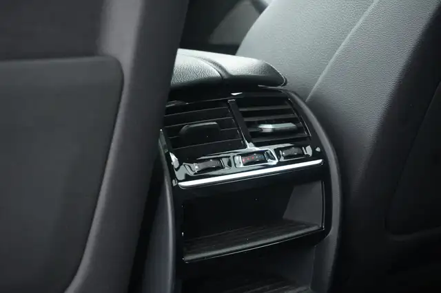 BMW 5 Series view 30