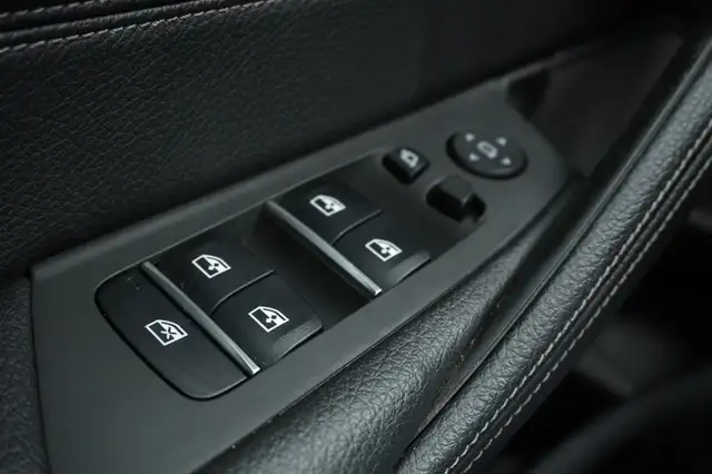 BMW 5 Series view 21