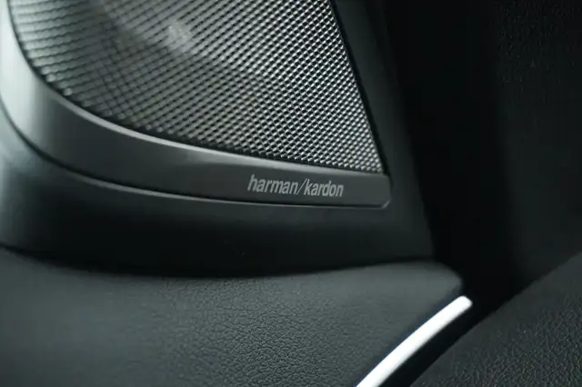 BMW 5 Series view 25