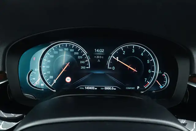 BMW 5 Series view 17