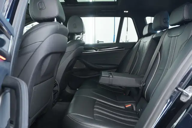 BMW 5 Series view 29