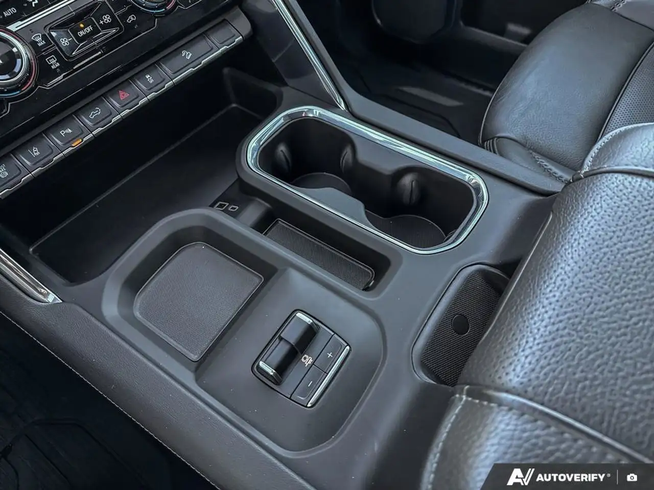 GMC Sierra 3500HD снимка GMC Sierra 3500HD