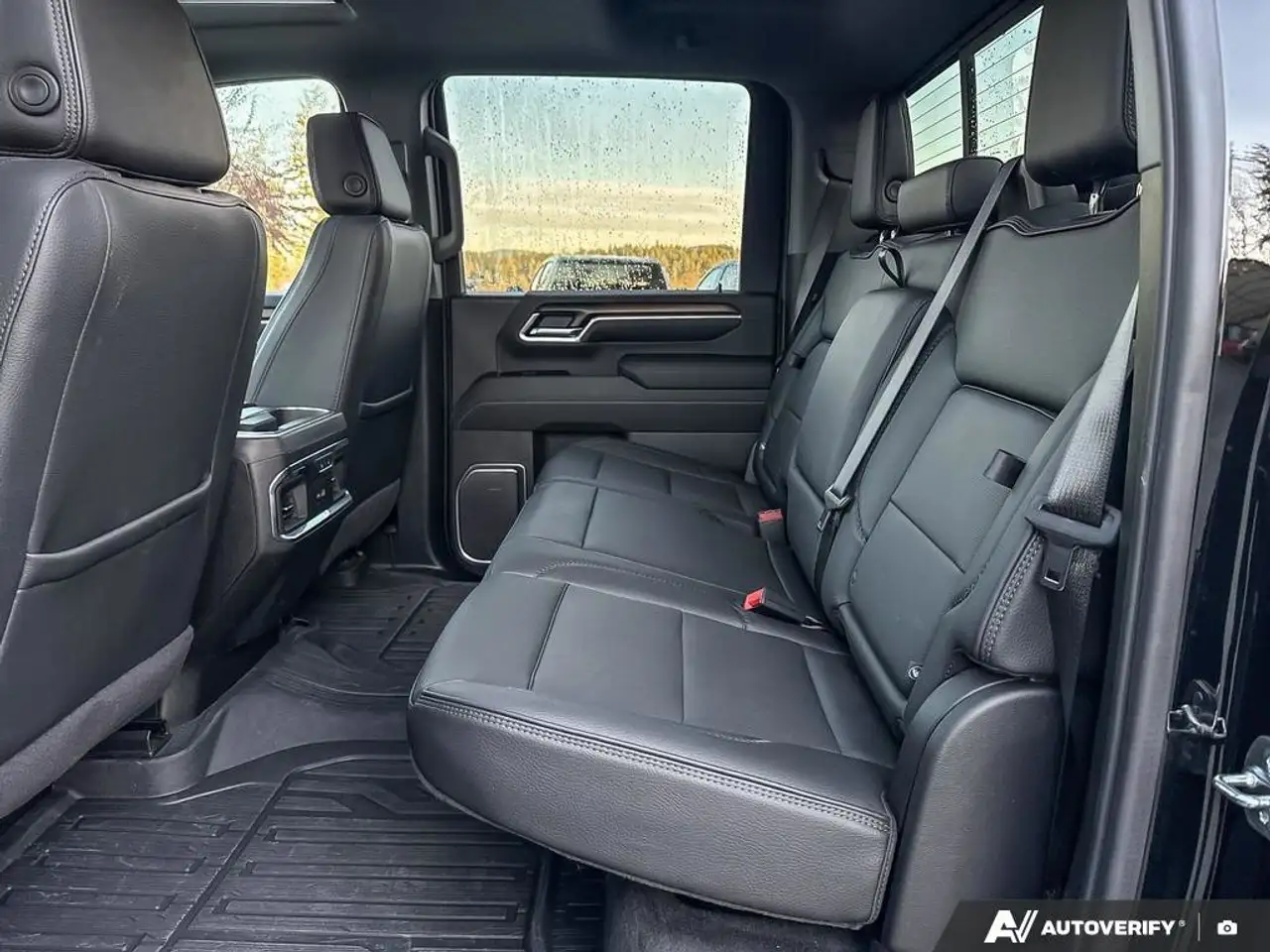 GMC Sierra 3500HD снимка GMC Sierra 3500HD