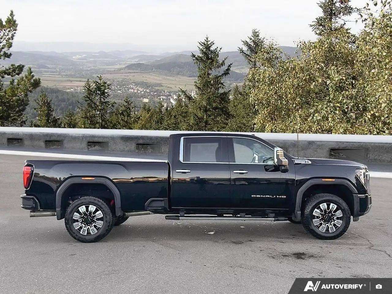 GMC Sierra 3500HD снимка GMC Sierra 3500HD