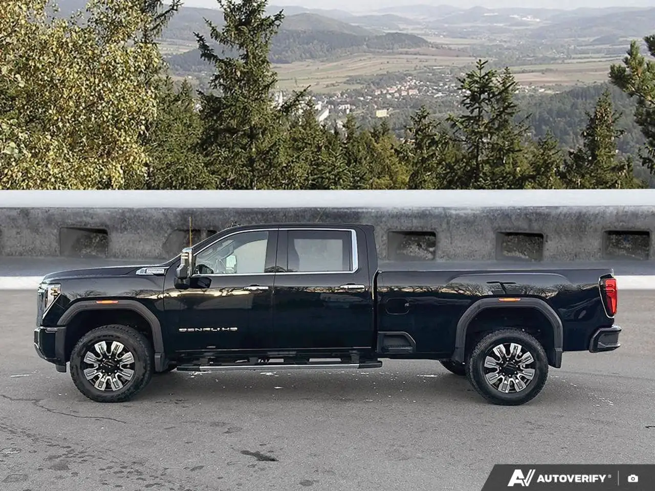 GMC Sierra 3500HD снимка GMC Sierra 3500HD