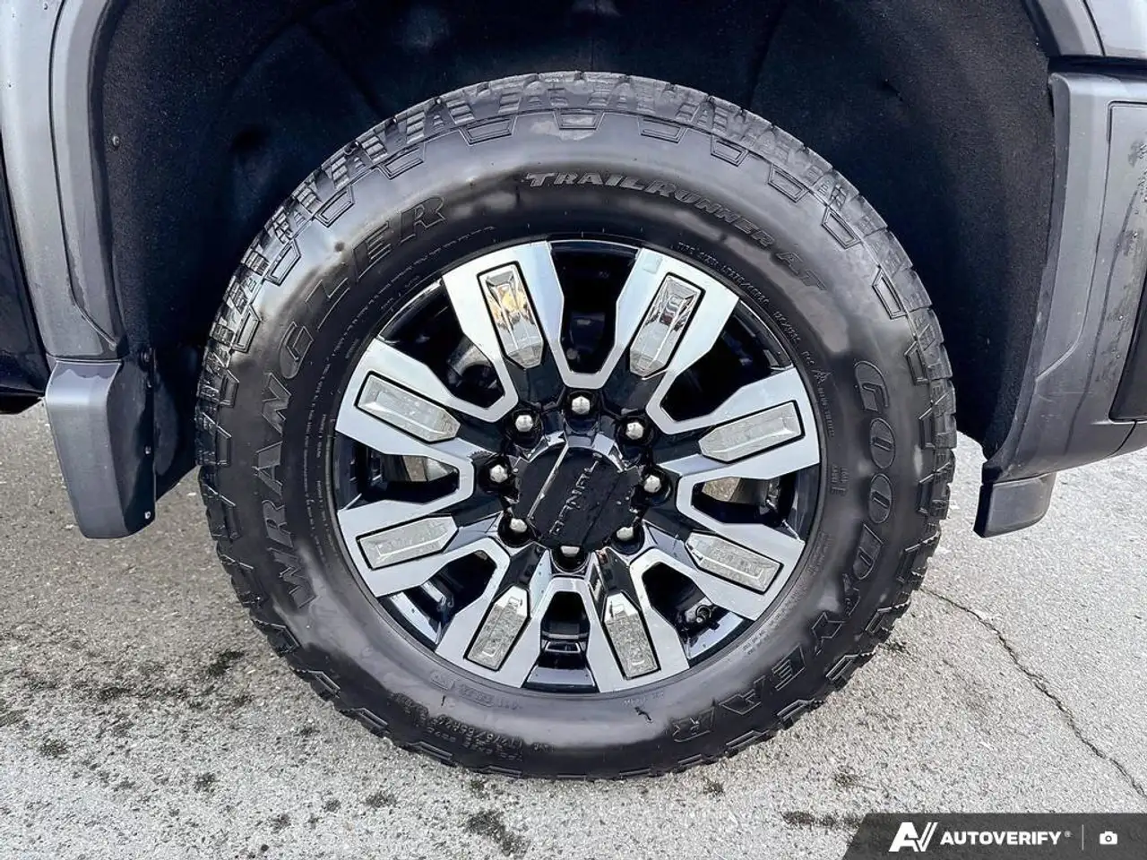 GMC Sierra 3500HD снимка GMC Sierra 3500HD