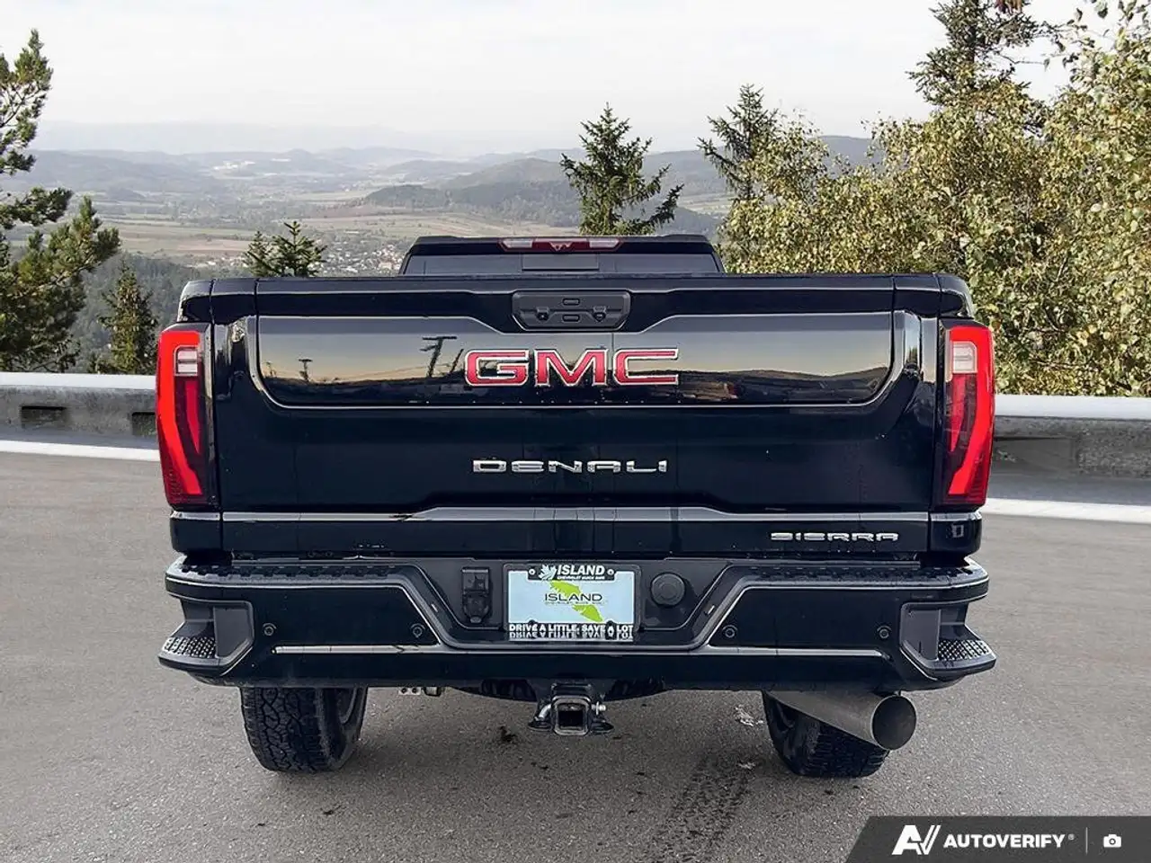 GMC Sierra 3500HD снимка GMC Sierra 3500HD