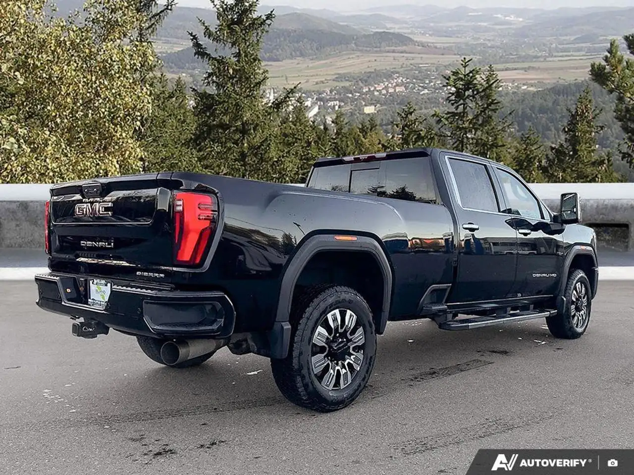 GMC Sierra 3500HD снимка GMC Sierra 3500HD