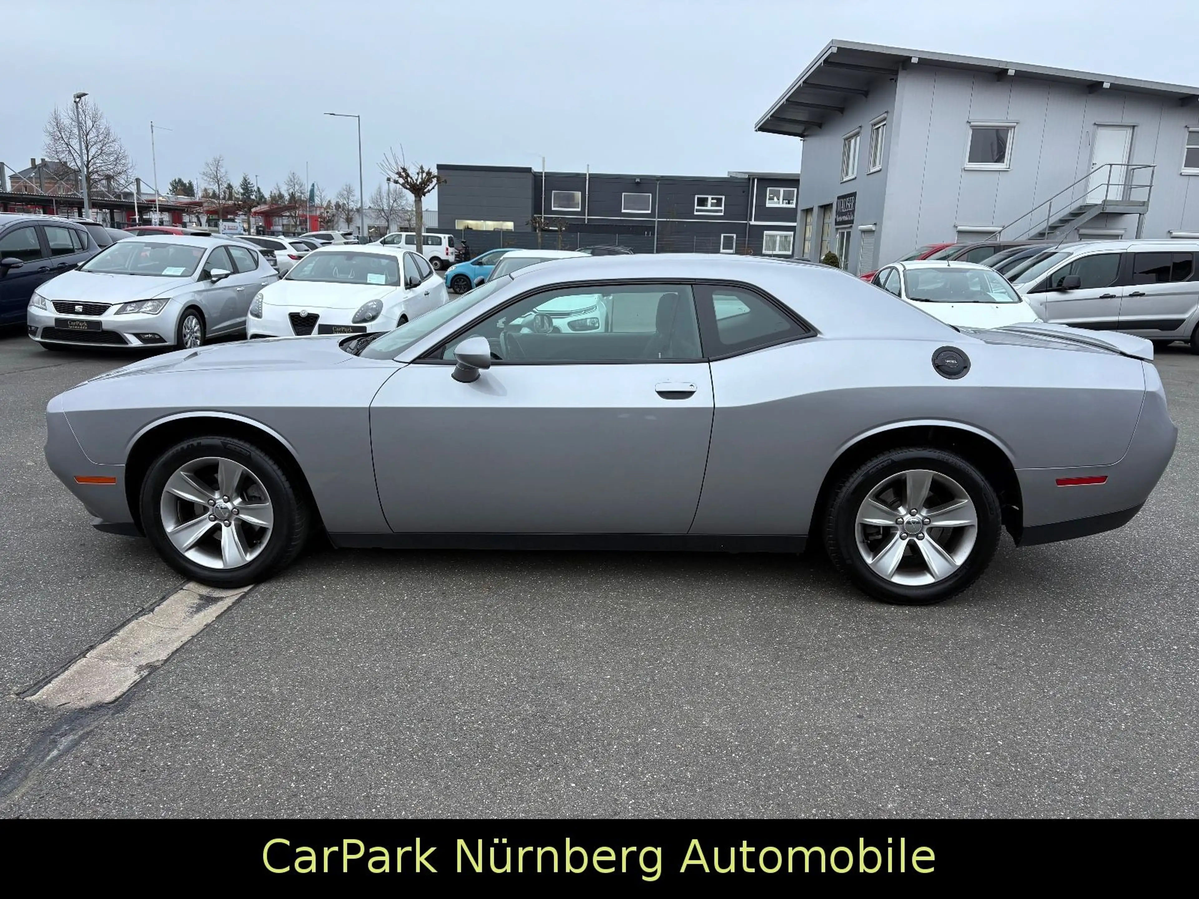 Dodge Challenger — photo 9