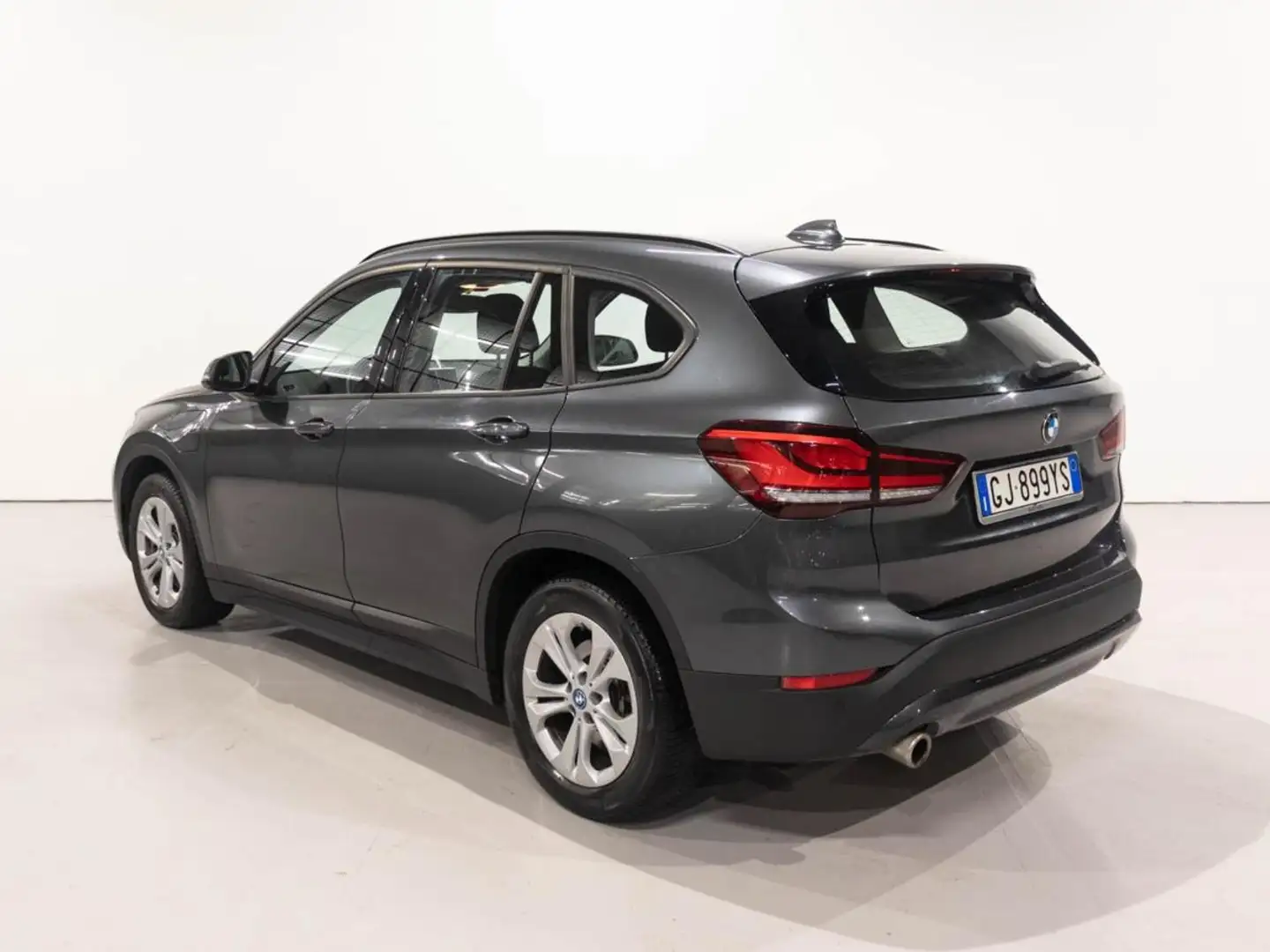 BMW X1 xDrive 25e Business Advantage auto Grigio - 2