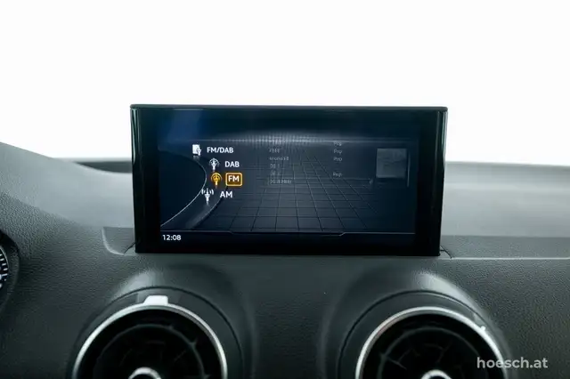 Audi Q2 view 12