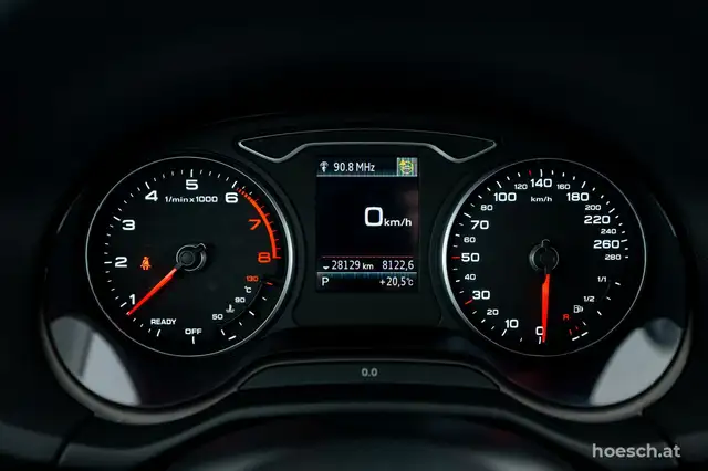 Audi Q2 view 9