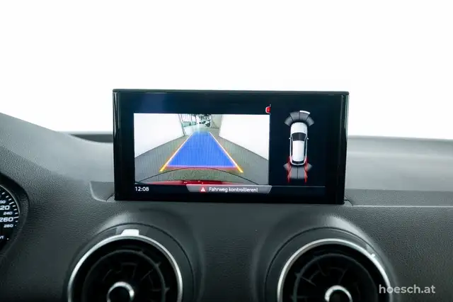 Audi Q2 view 15