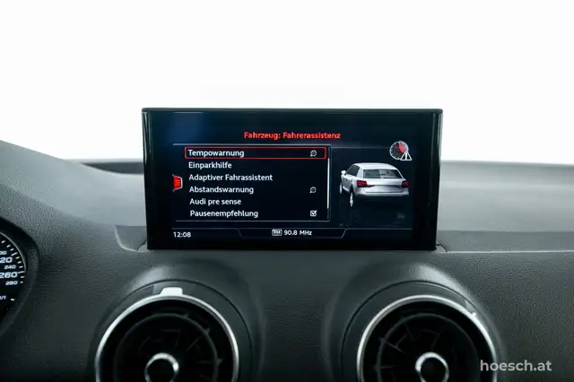 Audi Q2 view 13