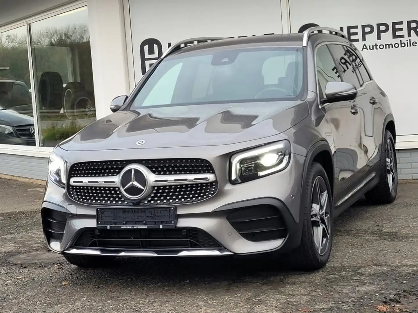 Mercedes-Benz GLB 200 d AMG Line LED+NAVI+MEMORY+AHK+KAM+19" Grau - 2