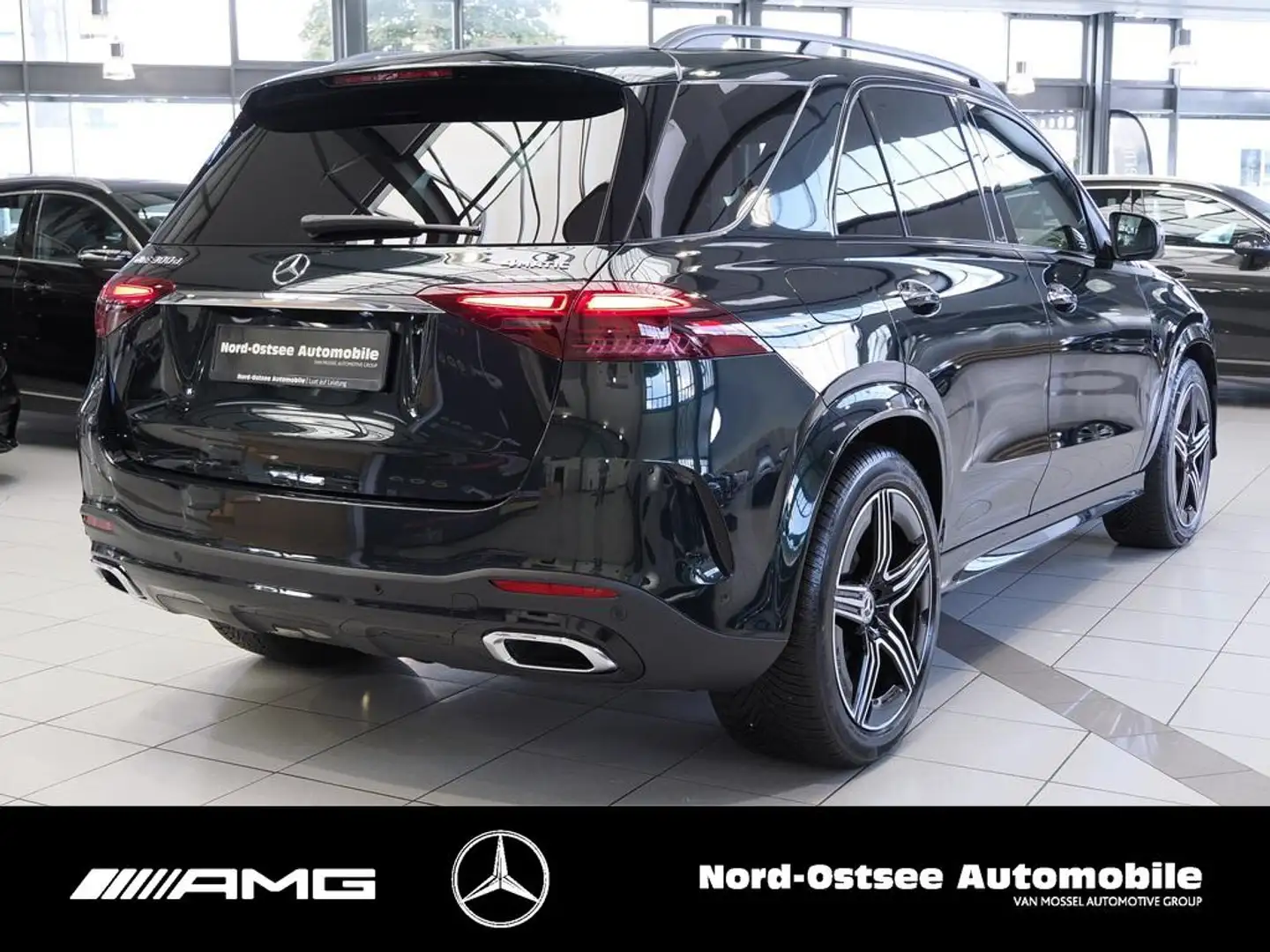 Mercedes-Benz GLE 300 d 4M AMG AHK PANO BURMESTER NIGHT Vert - 2