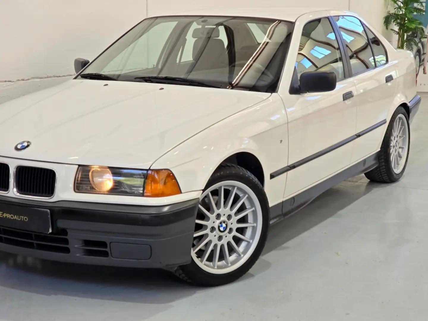 BMW 318 318i Blanc - 2