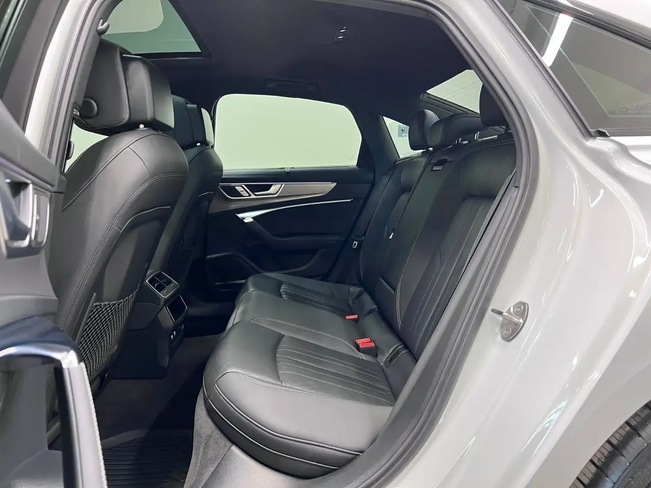 Audi A6 снимка Audi A6