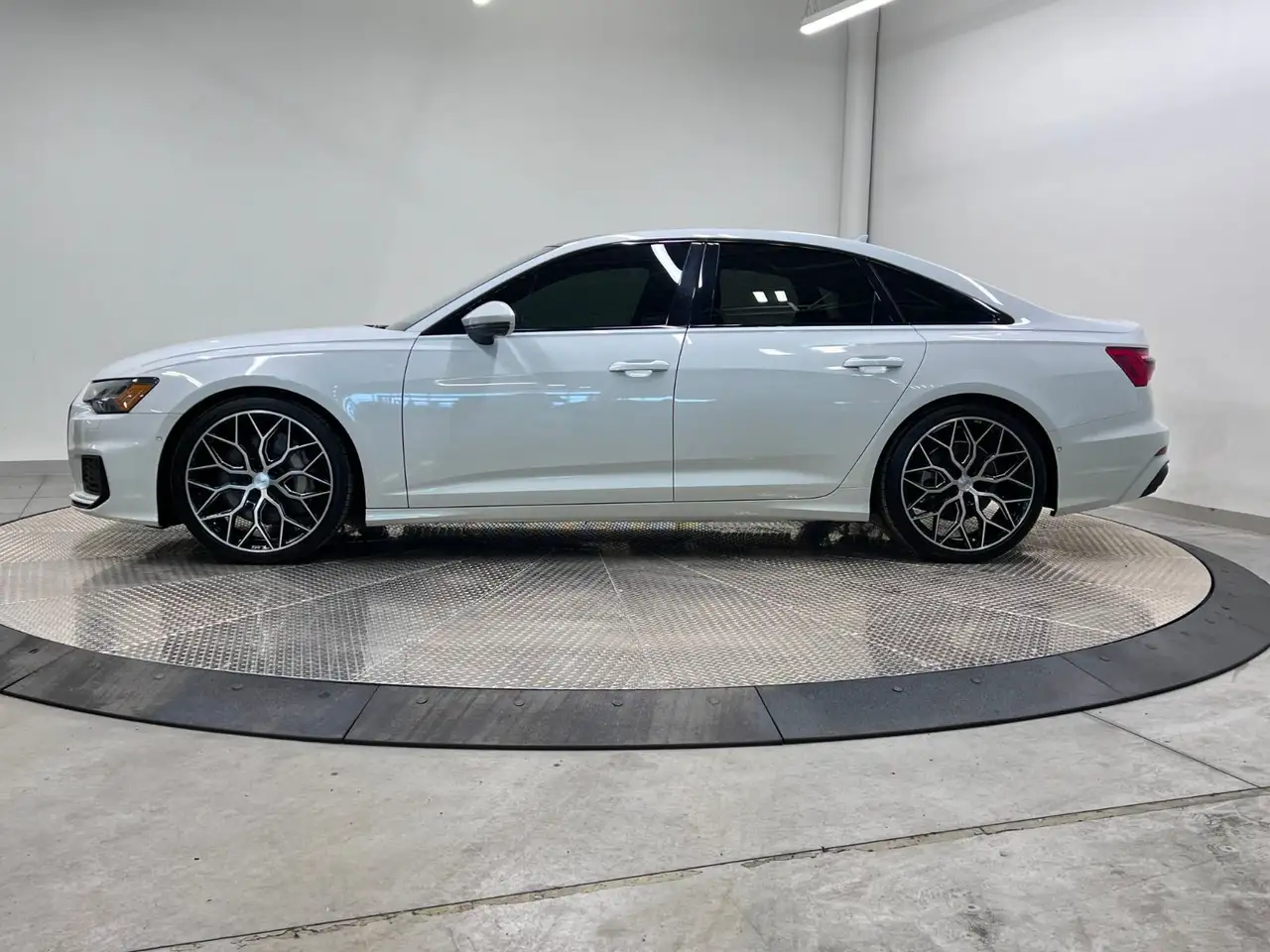 Audi A6 снимка Audi A6