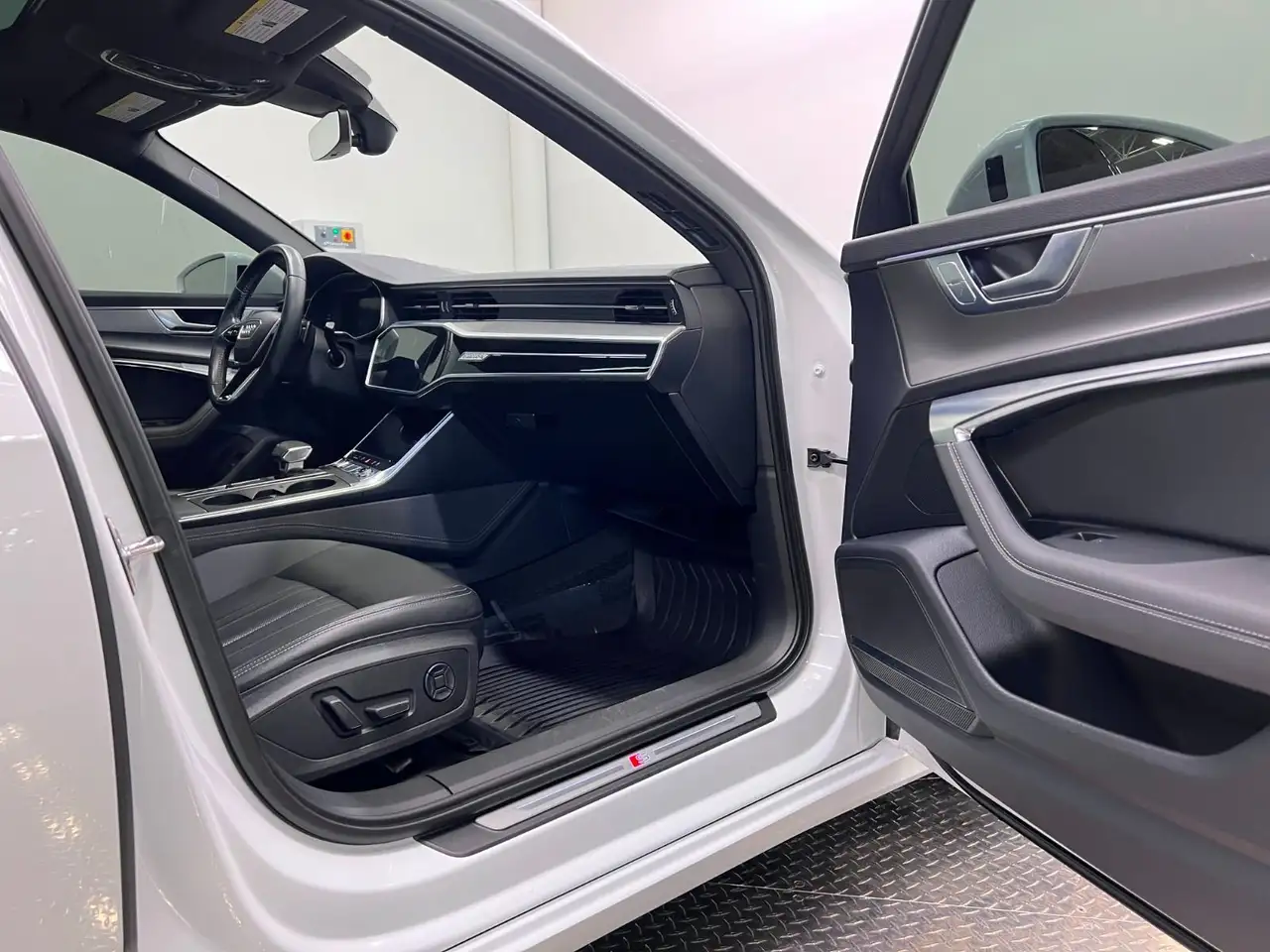 Audi A6 снимка Audi A6