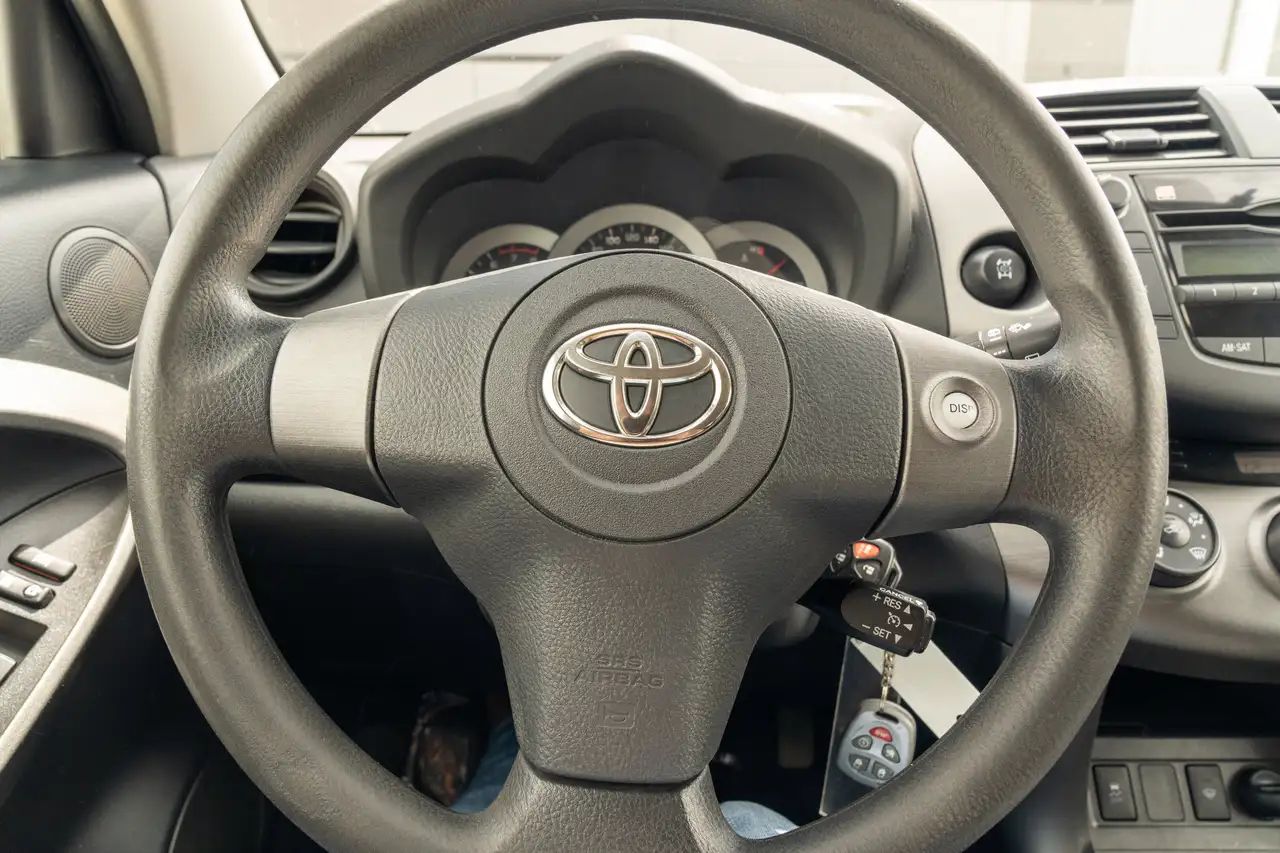 Toyota RAV 4 снимка Toyota RAV 4