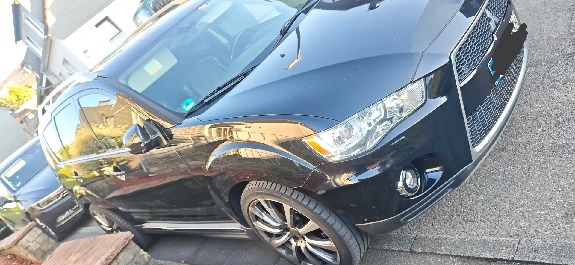 Mitsubishi Outlander Outlander 2.4 4WD Intense Schwarz - 2
