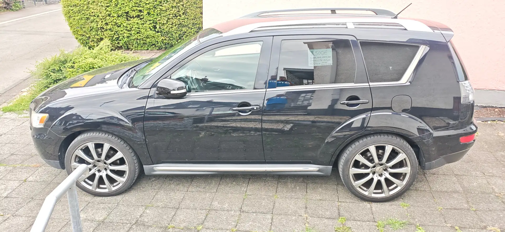 Mitsubishi Outlander Outlander 2.4 4WD Intense Schwarz - 1
