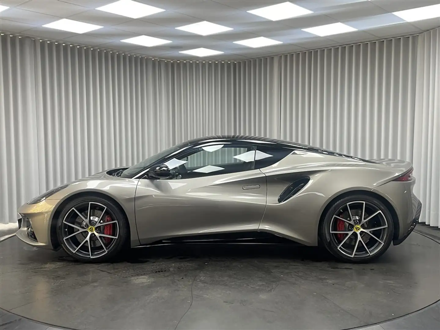 Lotus Emira 3.5i V6 First Edition / LED / Navi / Cam / App ... Beige - 2