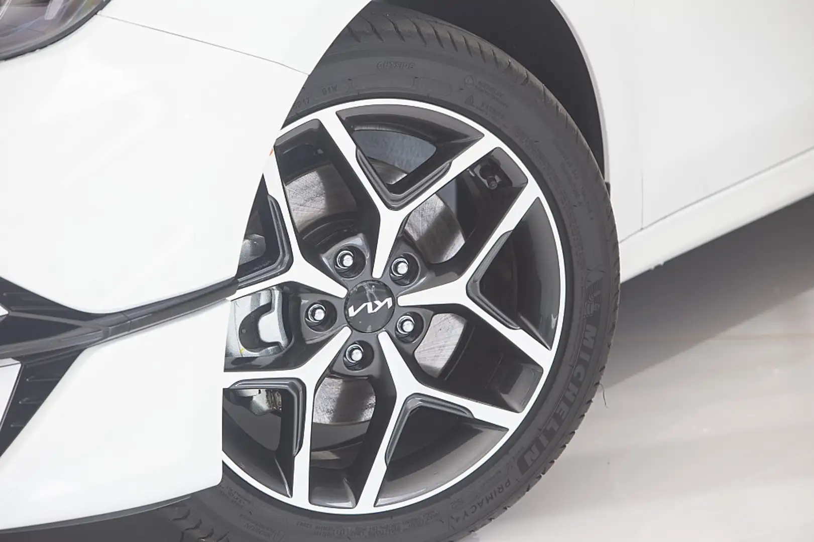 Kia Ceed / cee'd ceed 1,5 TGDI Gold 48V DCT Weiß - 2