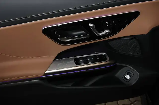 Mercedes-Benz Cle view 10